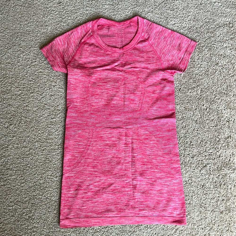 Lululemon swiftly tech shirt size 4